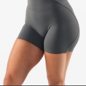 Aura Short 5" - Pewter